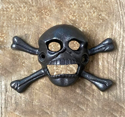 CAST IRON BOTTLE OPENER SKULL WALL MOUNTED 105mm #3283