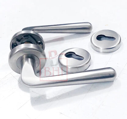 Stainless Steel Door Handle On Rose With Keyhole 135mm #4070 - Image 4