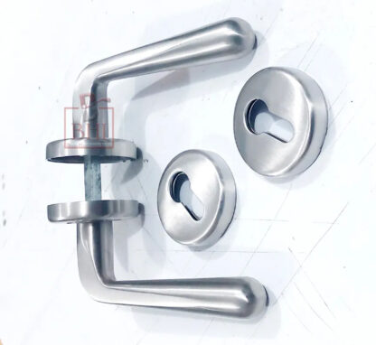 Stainless Steel Door Handle On Rose With Keyhole 135mm #4070 - Image 5