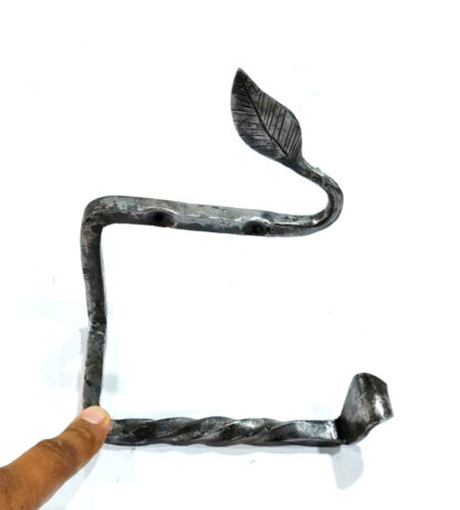 Forged Iron Metal Toilet Roll Holder for Bathroom Toilet Wall Mount Handmade Bathroom Lavatory Toilet Paper Holder Wall Mount Natural Lacquer Finish 150mm #8183